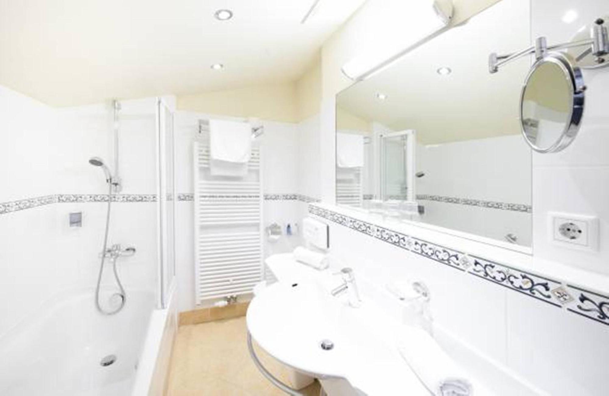Garni Haus Sonnleitn - Adults Only Hotel Fuschl am See Room photo